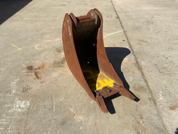 14" SCOOP BUCKET.......60mm PINS........1724. 255508716