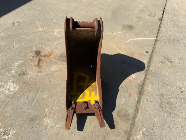 14" SCOOP BUCKET.......60mm PINS........1724. 255508717