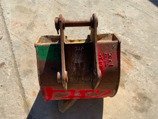 24" RHINOX DIGGING BUCKET....45mm PINS.....1752. 255519875