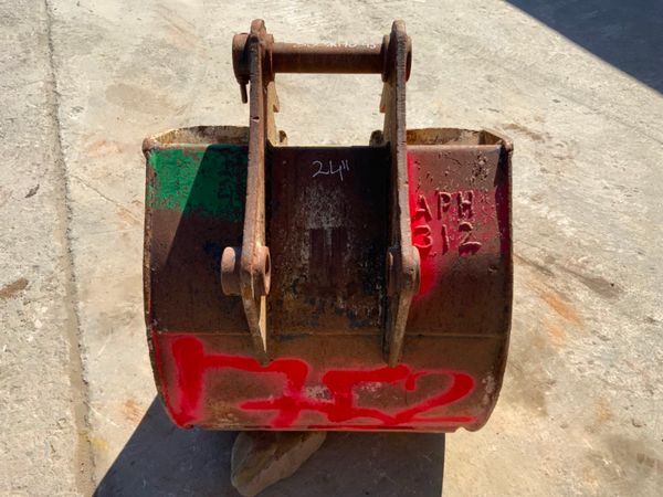 24" RHINOX DIGGING BUCKET....45mm PINS.....1752. 255519872