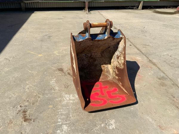 24" DIGGING BUCKET......45mm PINS.....1775. 255510215