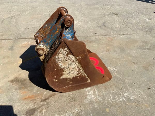 24" DIGGING BUCKET......45mm PINS.....1775. 255510217