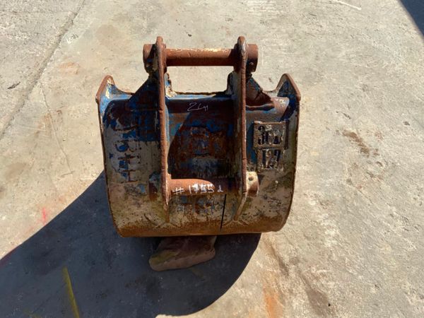 24" DIGGING BUCKET......45mm PINS.....1775. 255510219