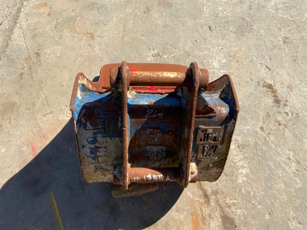 24" DIGGING BUCKET......45mm PINS.....1775. 255510213