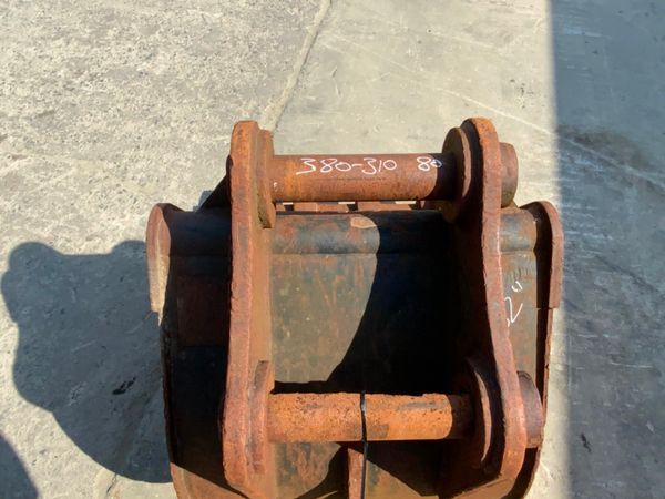 32" DIGGING BUCKET.........80mm PINS......1685. 255674166