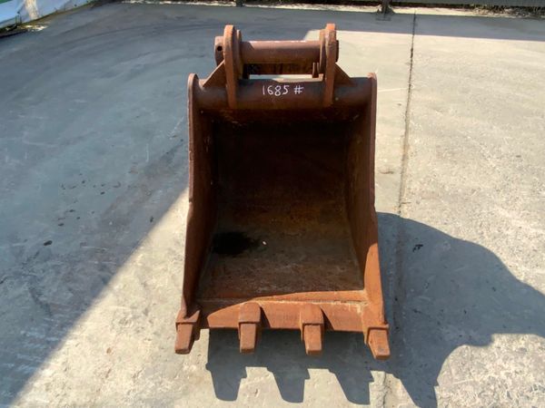 32" DIGGING BUCKET.........80mm PINS......1685. 255674168