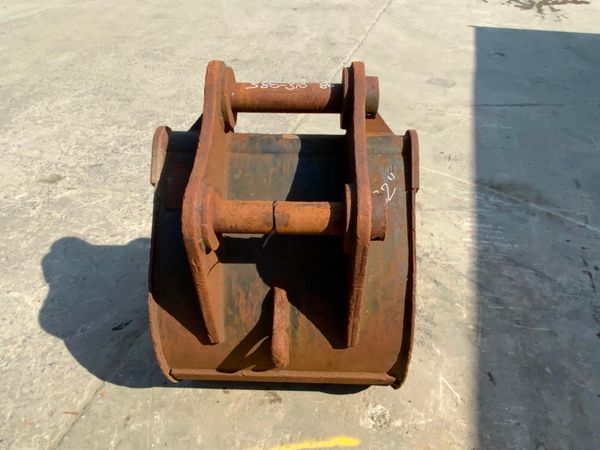 32" DIGGING BUCKET.........80mm PINS......1685. 255674170