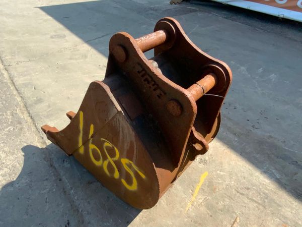 32" DIGGING BUCKET.........80mm PINS......1685. 255674171