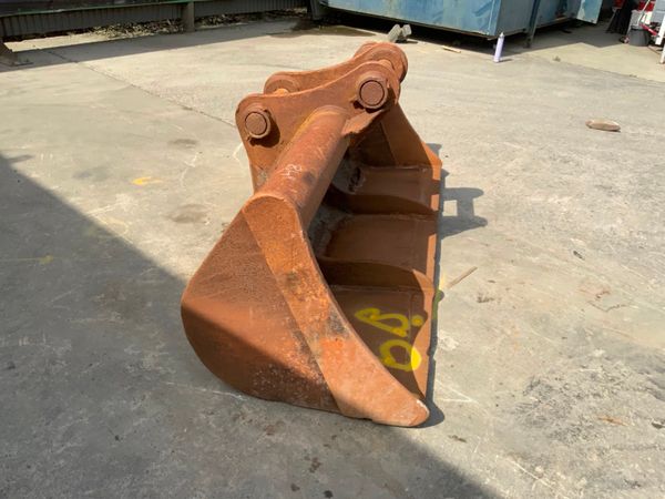 84" TIGHE GRADING BUCKET...80mm PINS......16B. 255765003