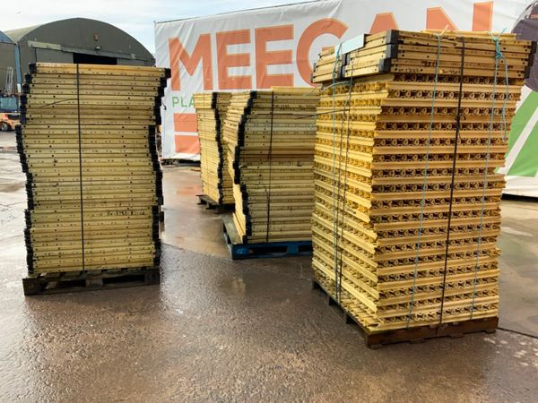 PLASTIC ground mats .....7 euros each. 256127508
