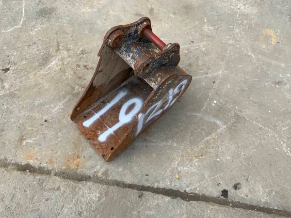 12" KEEN DIGGING BUCKET.....30mm PINS....1219/12 256438694