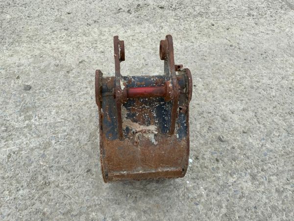 12" KEEN DIGGING BUCKET.....30mm PINS....1219/12 256438690