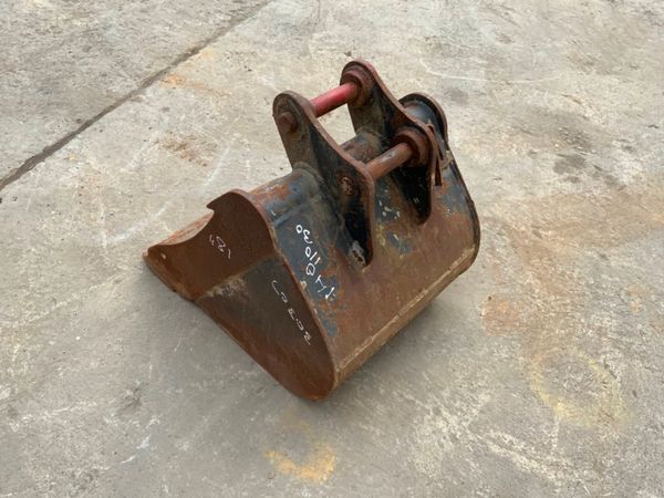 18" MINI DIGGER BUCKET.....30mm PINS......1220/5. 256430904