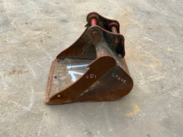 18" MINI DIGGER BUCKET.....30mm PINS......1220/5. 256430905