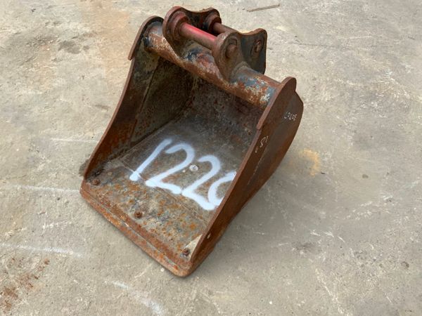18" MINI DIGGER BUCKET.....30mm PINS......1220/5. 256430906