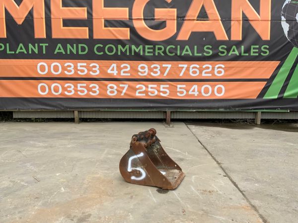 18" MINI DIGGER BUCKET.....30mm PINS......1220/5. 256430901