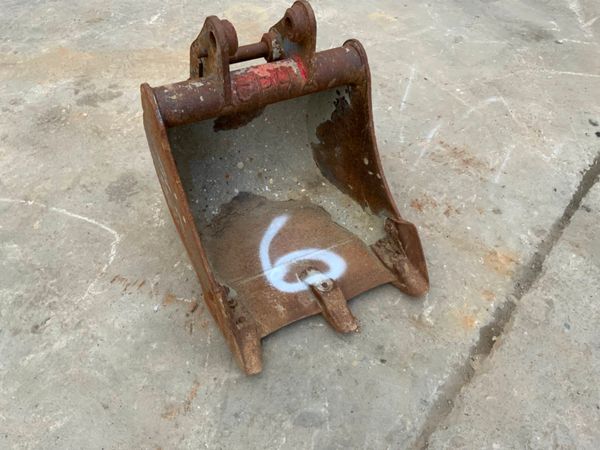 18" MINI DIGGER BUCKET.....30mm PINS......1219/6. 256433579