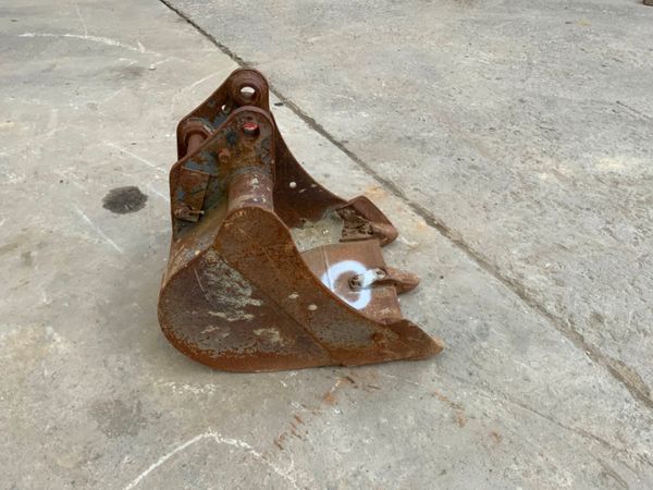 18" MINI DIGGER BUCKET.....30mm PINS......1219/6. 256433581
