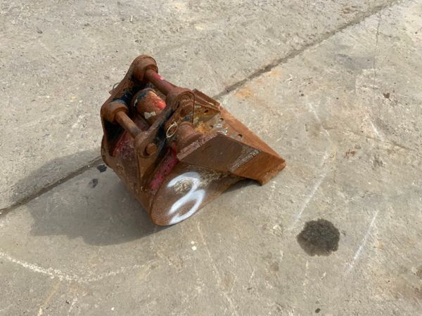 12" MINI DIGGER BUCKET.......30mm PINS.....1220/3 256449904
