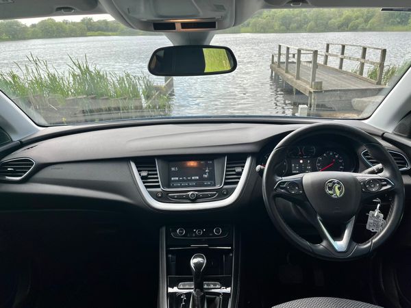 Showroom condition Opel grand land x automatic 257352375