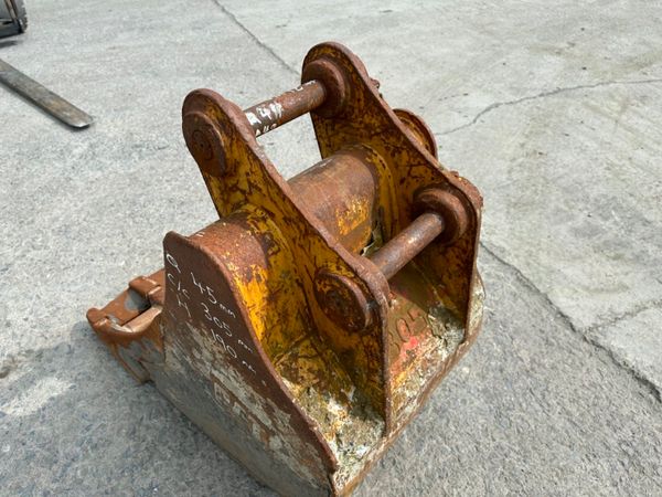 ** 24"... CAT ...BUCKET.... 45MM ..... 31 WA ** 258601569