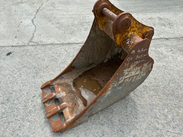 ** 24"... CAT ...BUCKET.... 45MM ..... 31 WA ** 258601560