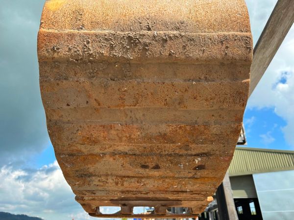 ** 24"... CAT ...BUCKET.... 45MM ..... 31 WA ** 258601575