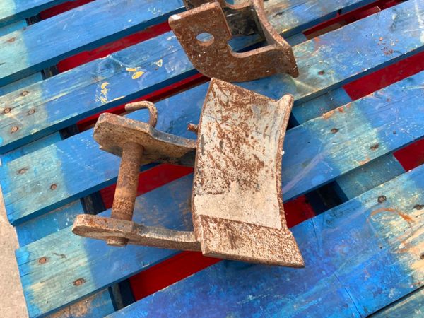 MINI DIGGER AUGER  ATTACHMENT BRACKETS. 259463654