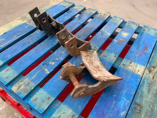 MINI DIGGER AUGER  ATTACHMENT BRACKETS. 259463655