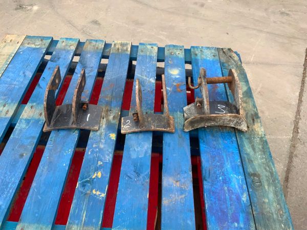 MINI DIGGER AUGER  ATTACHMENT BRACKETS. 259463657