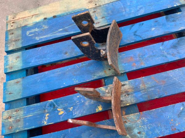 MINI DIGGER AUGER  ATTACHMENT BRACKETS. 259463653