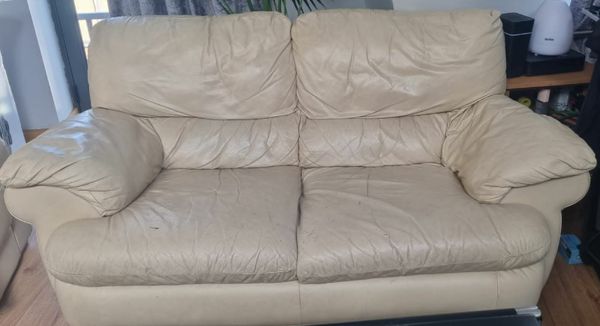 Leather sofas for sale in Dublin for €100 on DoneDeal