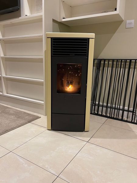 Wood pellet stove for sale in Co. Sligo for €1,550 on DoneDeal