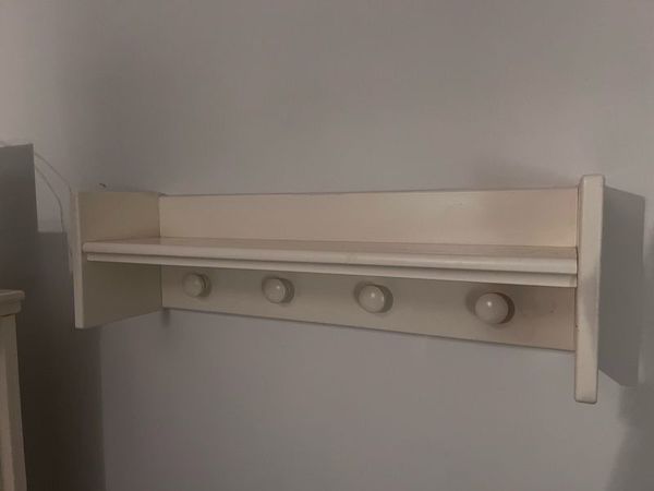 Wall Shelving unit with knobs