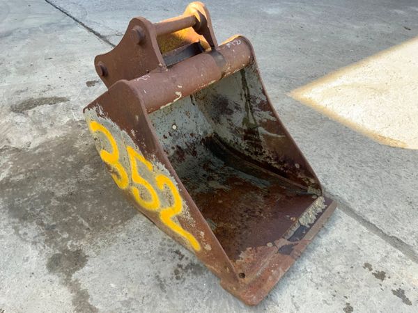 24" DIGGING BUCKET...4/6 TONNE......45mm....352 253979086
