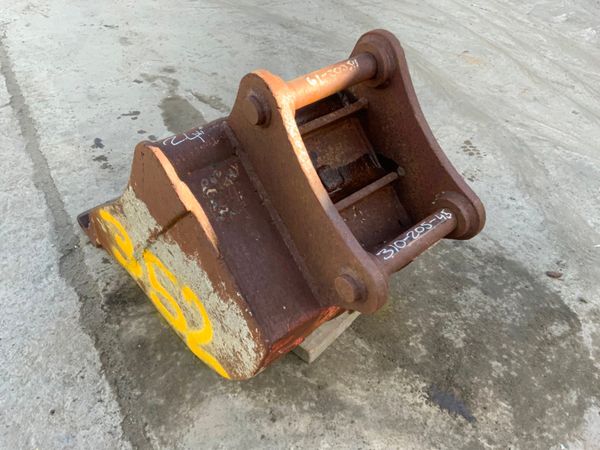 24" DIGGING BUCKET...4/6 TONNE......45mm....352 253979087
