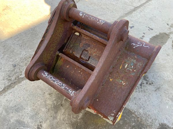 24" DIGGING BUCKET...4/6 TONNE......45mm....352 253979089
