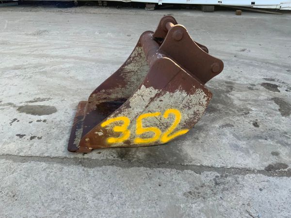 24" DIGGING BUCKET...4/6 TONNE......45mm....352 253979090