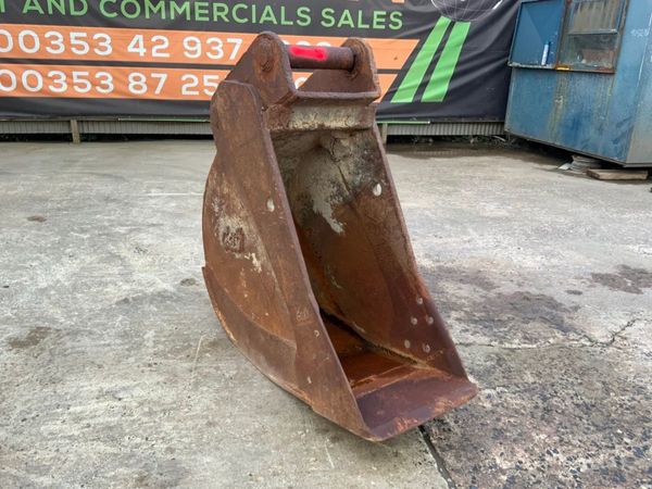 24 GEITH DIGGING BUCKET....90mm PINS........263H. 266005196