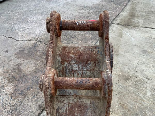 24" DIGGING BUCKET....80mm PINS.....281. 266039344