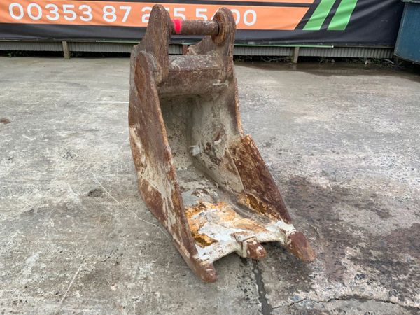 24" DIGGING BUCKET....80mm PINS.....281. 266039340