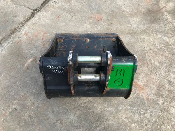 *** MINI DIGGER BUCKET........30mm  PINS ....1671 260616159