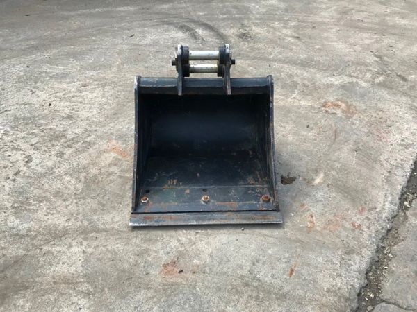 *** MINI DIGGER BUCKET........30mm  PINS ....1671 260616164