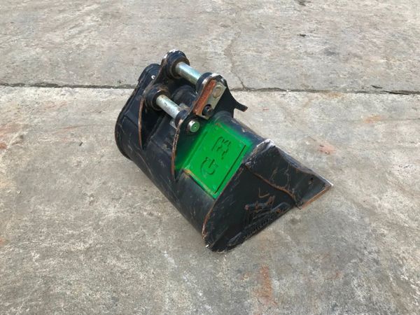 *** MINI DIGGER BUCKET........30mm  PINS ....1671 260616160