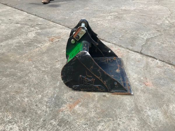 *** MINI DIGGER BUCKET........30mm  PINS ....1671 260616162