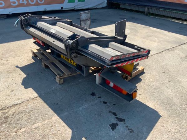 2018. DHOLLANDIA TUCK AWAY TAIL LIFT.. 260870734