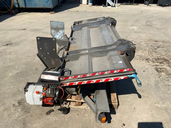 2018. DHOLLANDIA TUCK AWAY TAIL LIFT.. 260870731