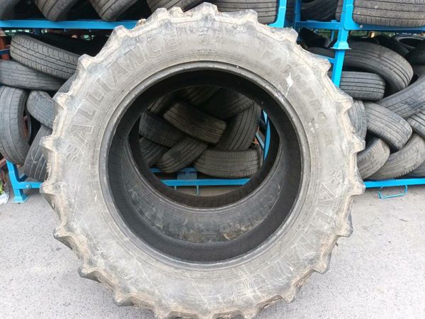16.9/38 Alliance tyres & 435/50/19.5 Agri