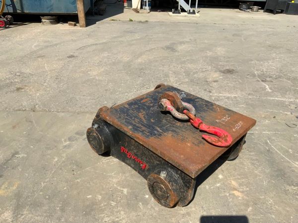QUICK HITCH LIFTING ATTACHENT....130mm PINS. 261717876
