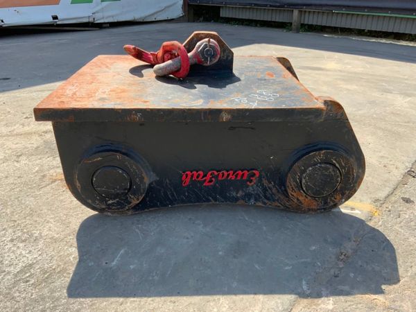 QUICK HITCH LIFTING ATTACHENT....130mm PINS. 261717878